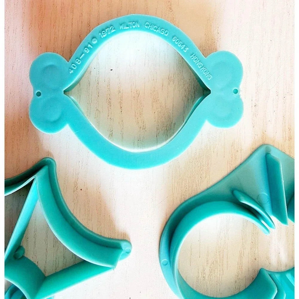 Wilton 1972 Teal Colored Cake Decorator Templates Or Fondue Cookie Cutters